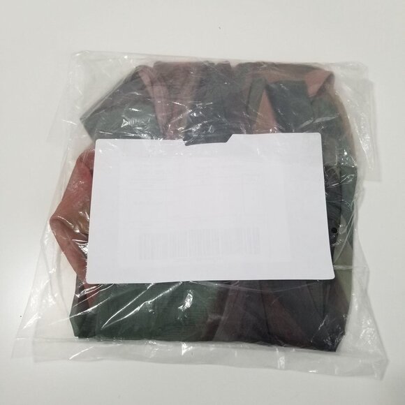 NWT PRETTYLITTLETHING PLUS CHIFFON FITTED SHIRT Size XL (US16) - Picture 8 of 8